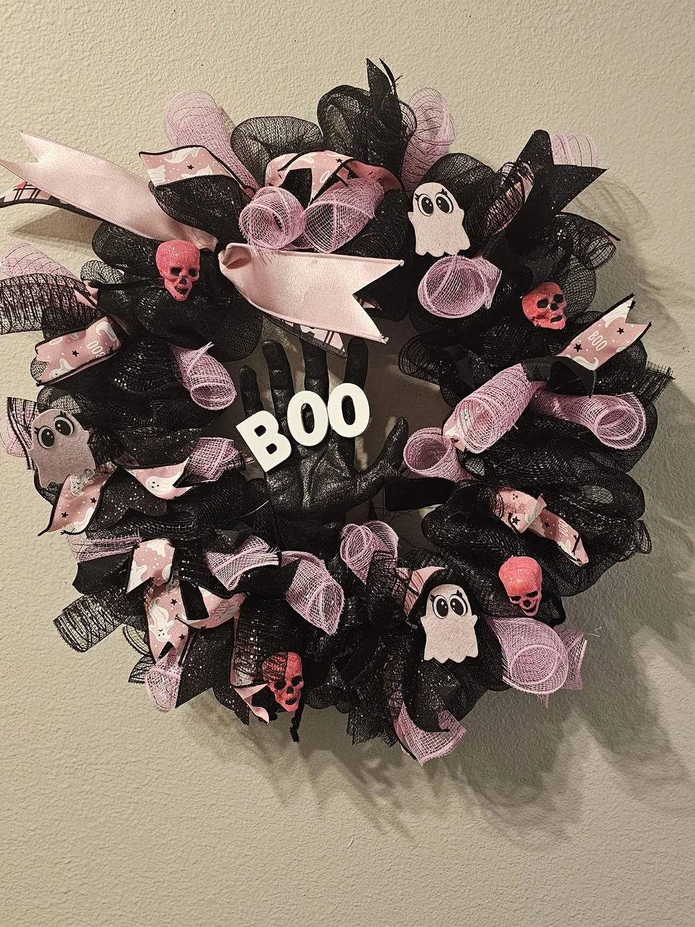Pink & Black Halloween 'BOO' Decorative Wreath - Party Wall Accent